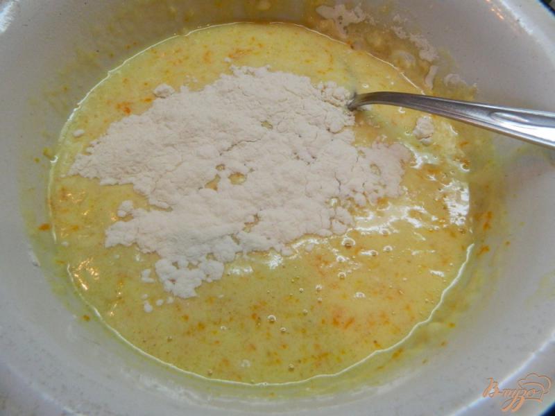 Фото приготовление рецепта: Апельсиновый кекс шаг №4