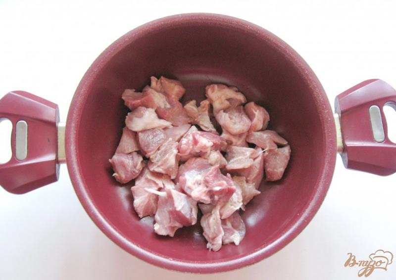 Фото приготовление рецепта: Жаркое из свинины с картофелем и грибами шаг №1