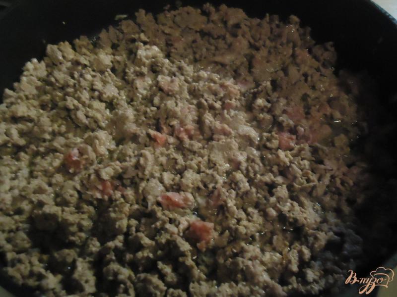 Фото приготовление рецепта: Блины с начинкой из мяса и риса шаг №2
