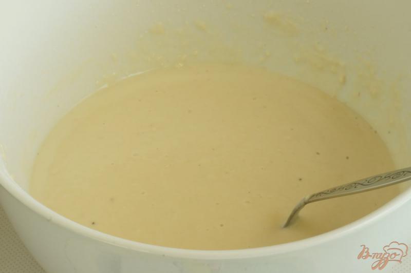 Фото приготовление рецепта: Маслянистые блинчики без яиц шаг №3