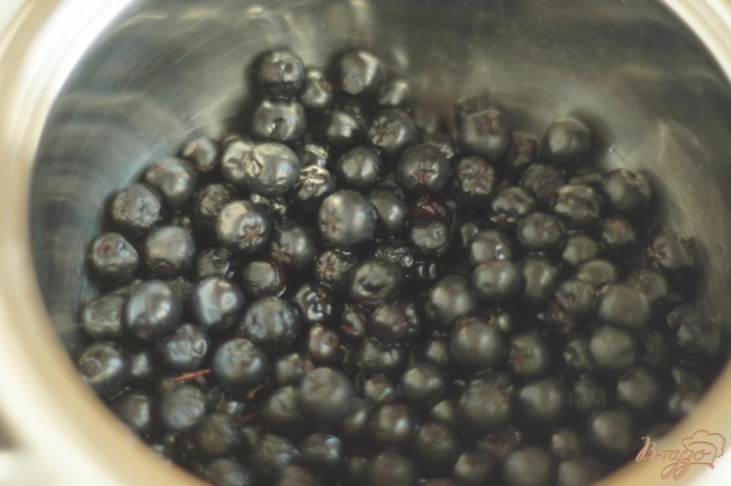 Фото приготовление рецепта: Варенье из черноплодки с кабачком шаг №2