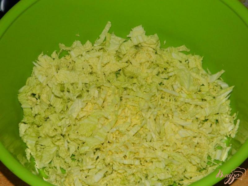 Фото приготовление рецепта: Салат из пекинской капусты с ветчиной шаг №1