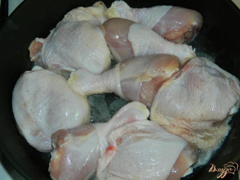 Фото приготовление рецепта: Курица тушенная в сметанно-горчичной заливке шаг №1