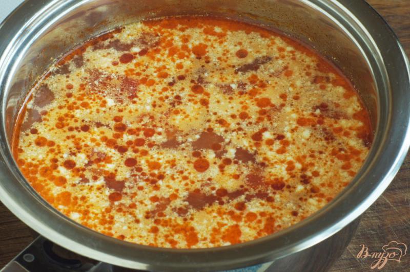 Фото приготовление рецепта: Томатный суп с адыгейским сыром шаг №6