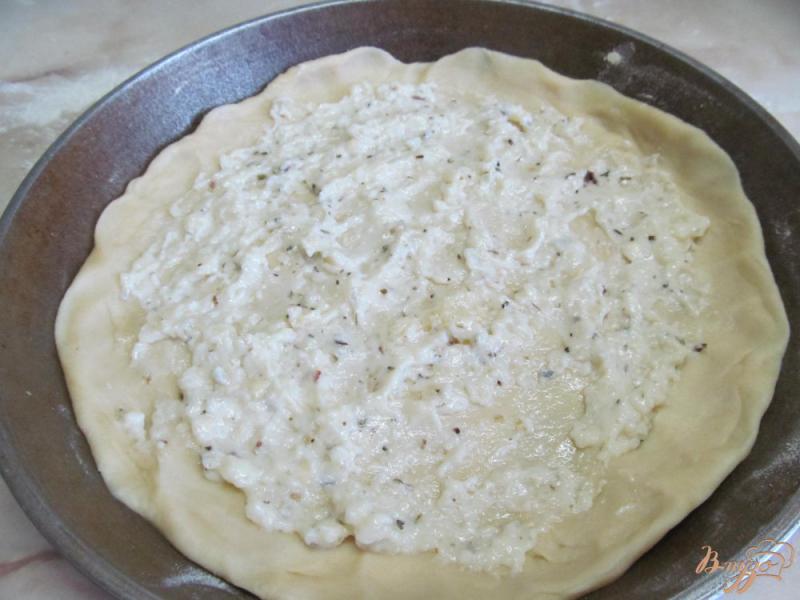 Фото приготовление рецепта: Пицца с яйцами на завтрак шаг №4