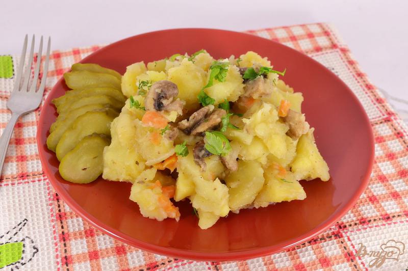 Фото приготовление рецепта: Картофель с грибами в мультиварке шаг №5