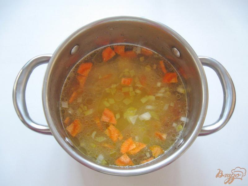 Фото приготовление рецепта: Гречневый суп на курином бульоне шаг №3