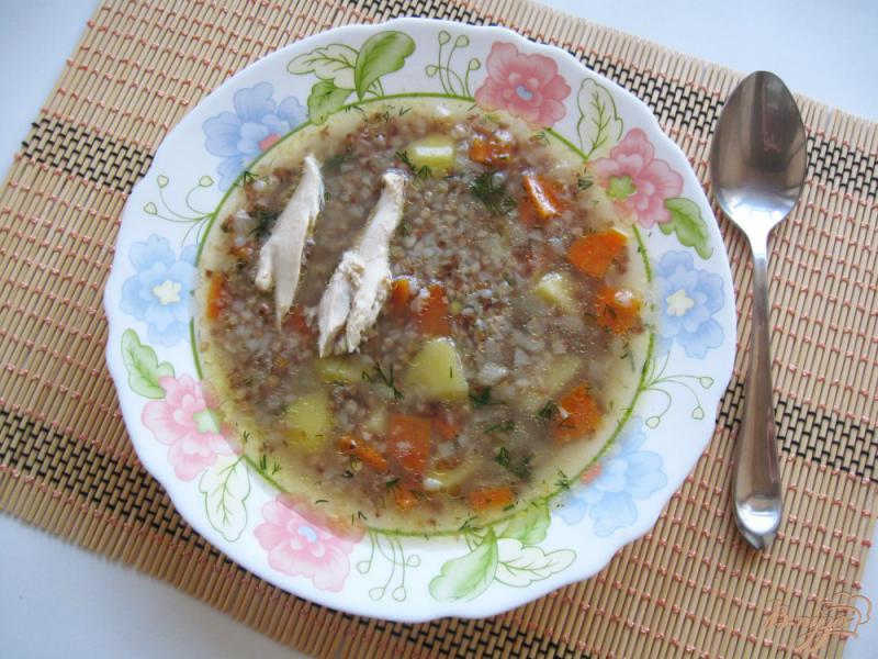Фото приготовление рецепта: Гречневый суп на курином бульоне шаг №7
