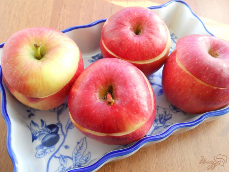 Фото приготовление рецепта: Яблоки печеные с творогом, черникой и медом шаг №5