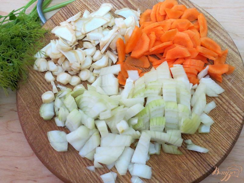 Фото приготовление рецепта: Щавелевый суп на курином бульоне, с перепелиными яйцами шаг №4
