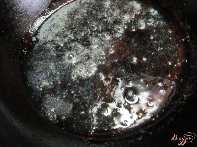 Фото приготовление рецепта: Французский омлет с базиликом шаг №2