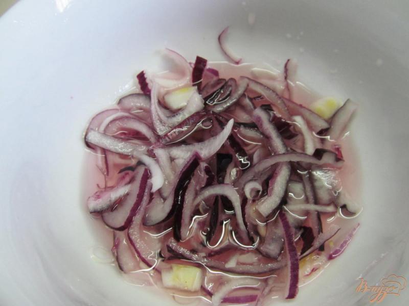Фото приготовление рецепта: Салат из вареной свинины и маринованным луком шаг №1