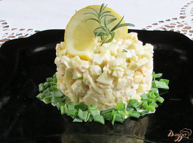 Фото приготовление рецепта: Луковый салат с яблоками шаг №11