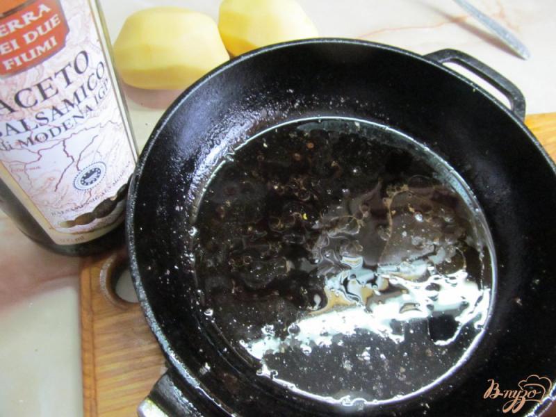 Фото приготовление рецепта: Омлет с хрустящим картофелем на беконе шаг №3