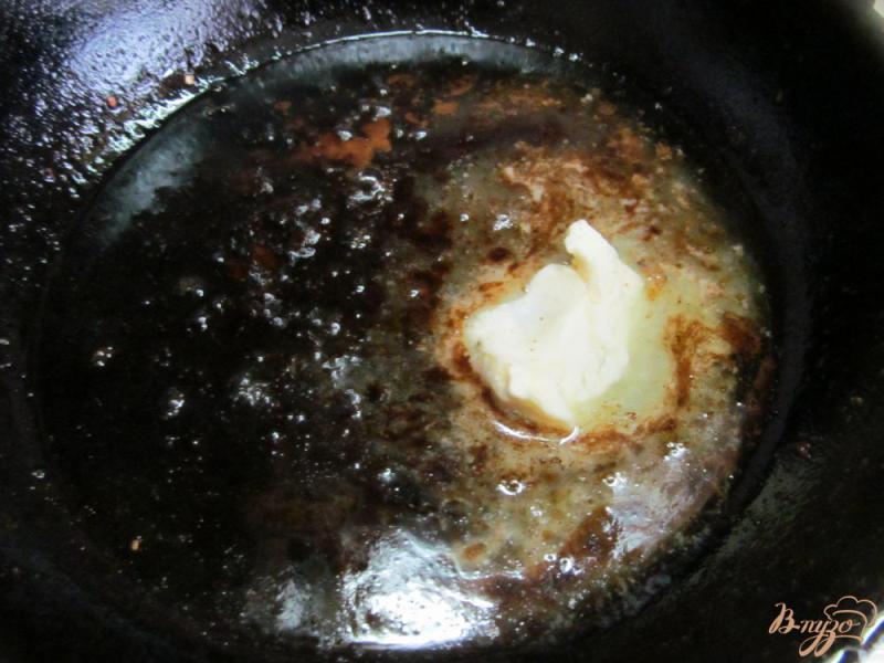 Фото приготовление рецепта: Омлет с хрустящим картофелем на беконе шаг №4