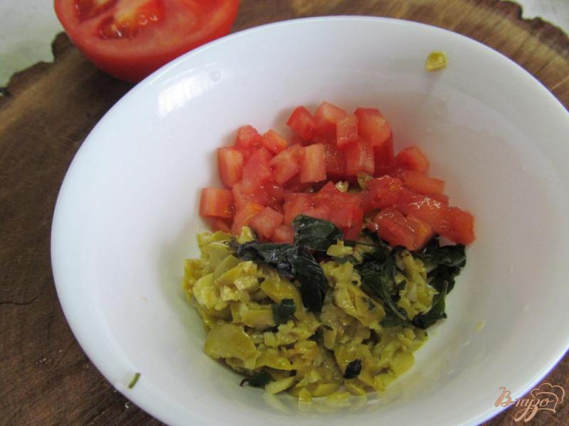 Фото приготовление рецепта: Тартинки с тапенадой и помидором шаг №2