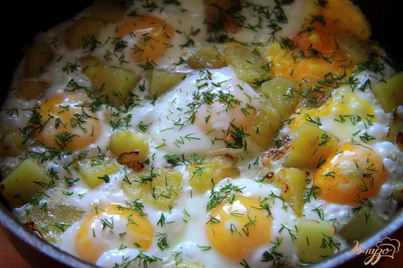 Фото приготовление рецепта: Отварной картофель с яйцами шаг №7