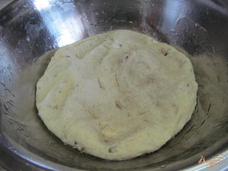 Фото приготовление рецепта: Хлеб с семечками и фенхелем шаг №4