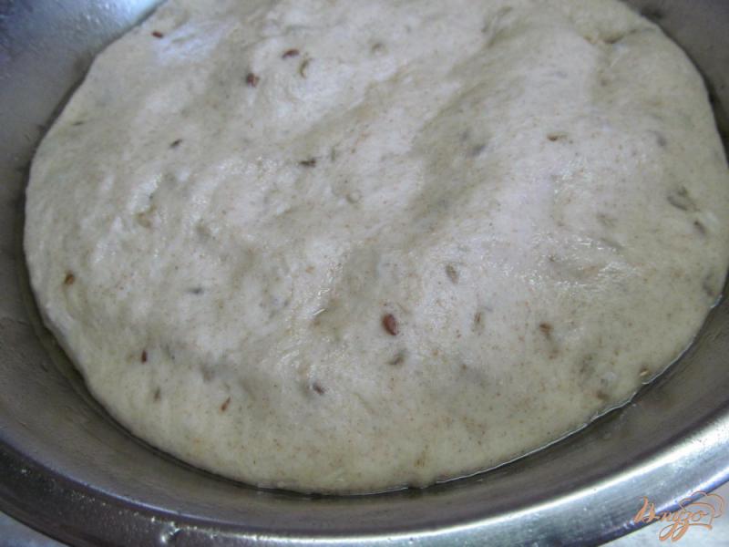 Фото приготовление рецепта: Хлеб с семечками и фенхелем шаг №5
