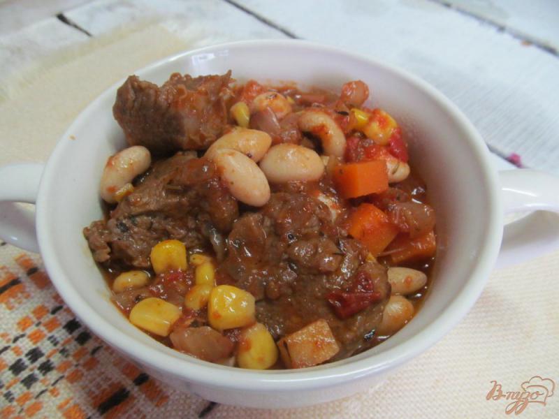 Фото приготовление рецепта: Говядина с фасолью и кукурузой в томатном соусе шаг №6