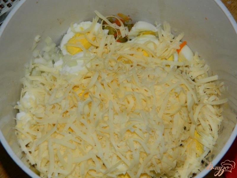 Фото приготовление рецепта: Салат с куриной печенью шаг №6