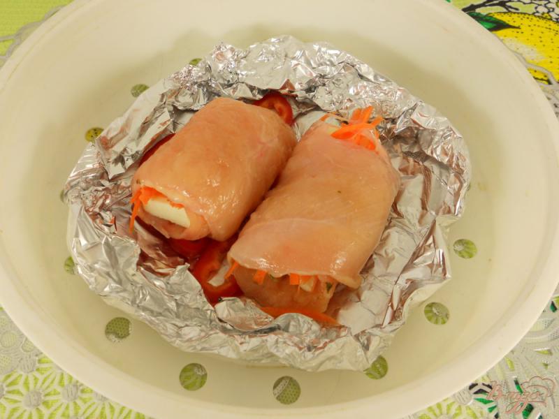 Фото приготовление рецепта: Куриные рулетики с брынзой и морковью на пару шаг №5