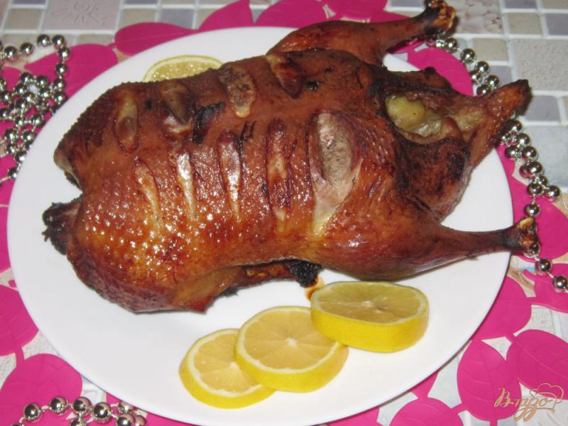 Фото приготовление рецепта: Утка запеченная в рукаве с калиной шаг №8