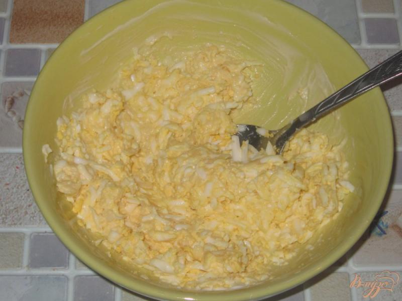 Фото приготовление рецепта: Гренки с сырно-яичной намазкой шаг №5