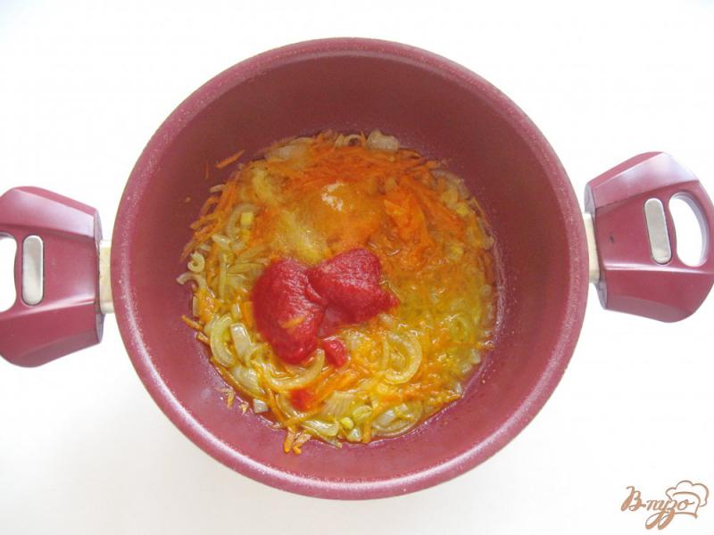 Фото приготовление рецепта: Минтай в томатном соусе шаг №3