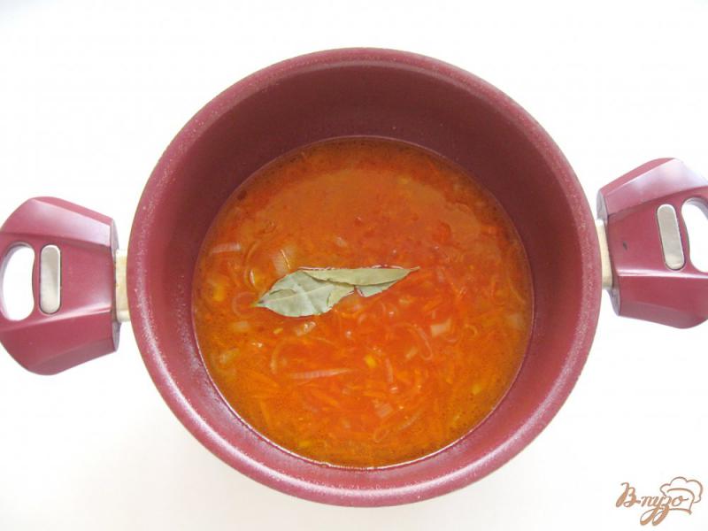 Фото приготовление рецепта: Минтай в томатном соусе шаг №4