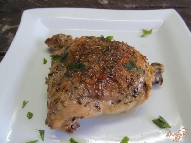 Фото приготовление рецепта: Жареная курица с розмарином и тимьяном шаг №5