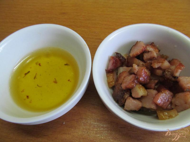 Фото приготовление рецепта: Пирог с оливками и беконом шаг №2