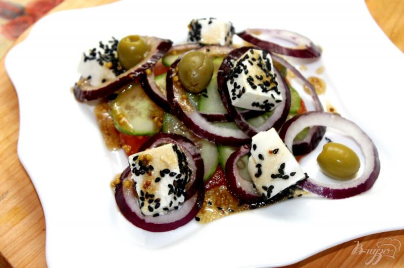 Фото приготовление рецепта: Овощной салат с фетой в кунжуте шаг №6