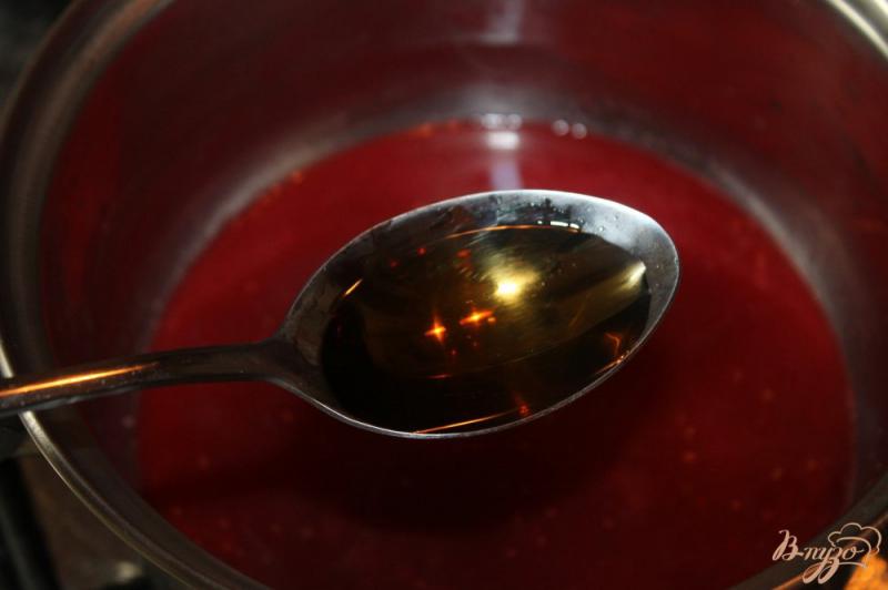 Фото приготовление рецепта: Малиновый соус с «Amaretto» шаг №6
