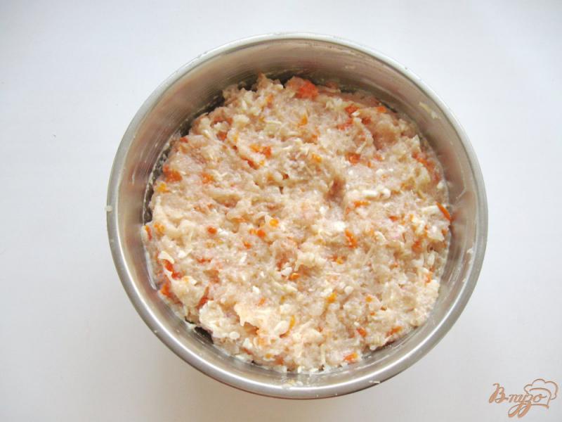 Фото приготовление рецепта: Котлеты из курицы с морковью и плавленым сыром шаг №3