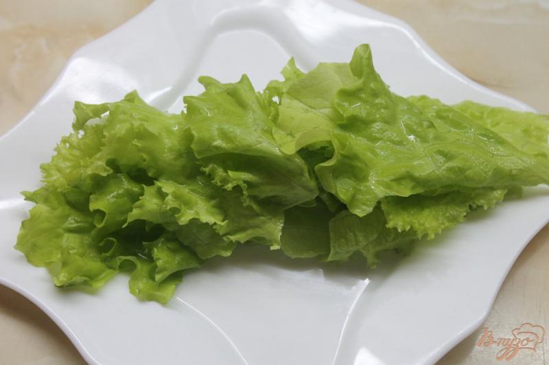 Фото приготовление рецепта: Листовой салат с грибами шаг №2