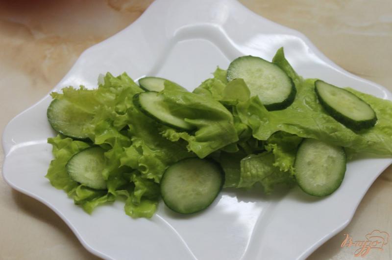 Фото приготовление рецепта: Листовой салат с грибами шаг №3