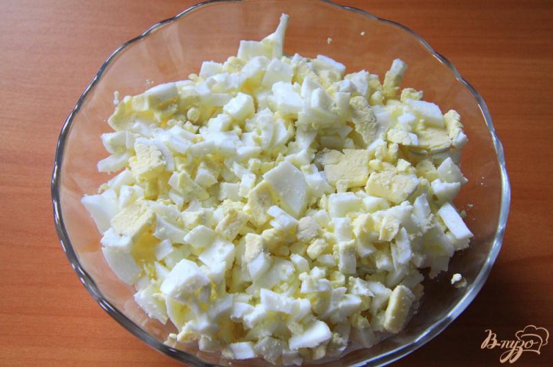 Фото приготовление рецепта: Жареный лаваш с яйцами и зеленым луком шаг №1
