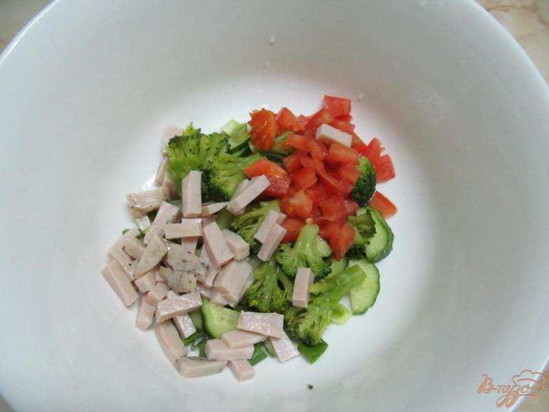 Фото приготовление рецепта: Салат с бужениной и брокколи шаг №3