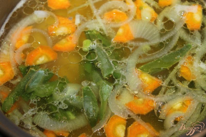 Фото приготовление рецепта: Суп со спаржей и свининой шаг №3