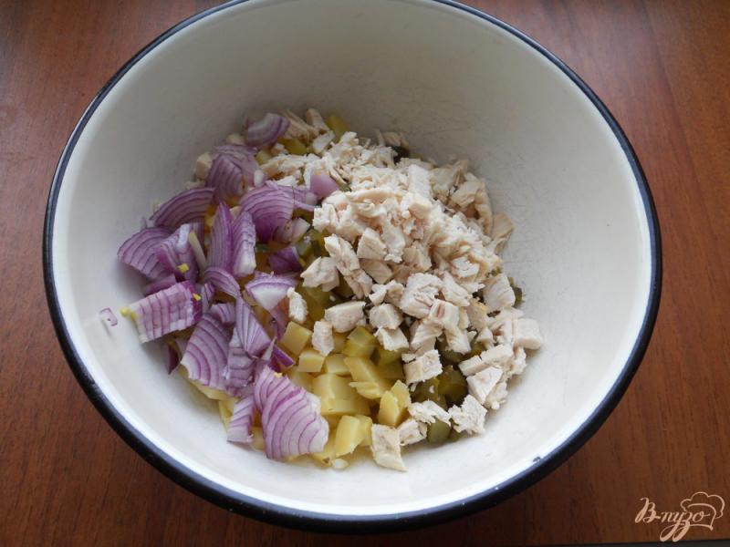 Фото приготовление рецепта: Финский картофельный салат с курицей шаг №3