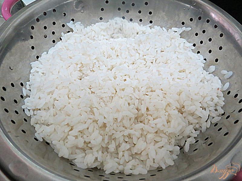 Фото приготовление рецепта: Рис со шпинатом в сливочном соусе шаг №3