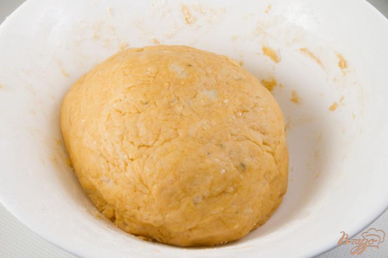 Фото приготовление рецепта: Картофельное печенье с томатом шаг №7
