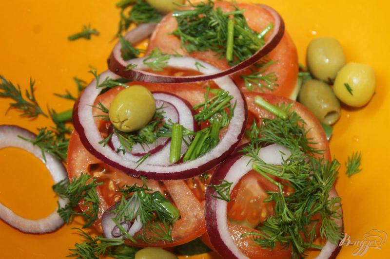 Фото приготовление рецепта: Овощной салат с зеленью и фетой шаг №5