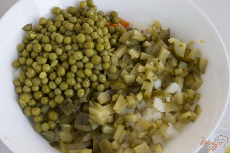 Фото приготовление рецепта: Вегетарианский салат «Оливье» шаг №3