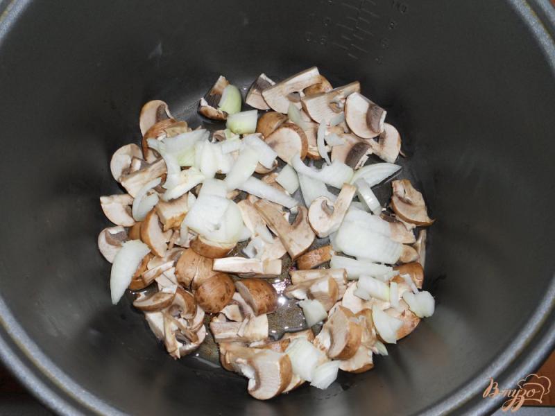 Фото приготовление рецепта: Картофель с грибами и сулугуни в мультиварке шаг №1