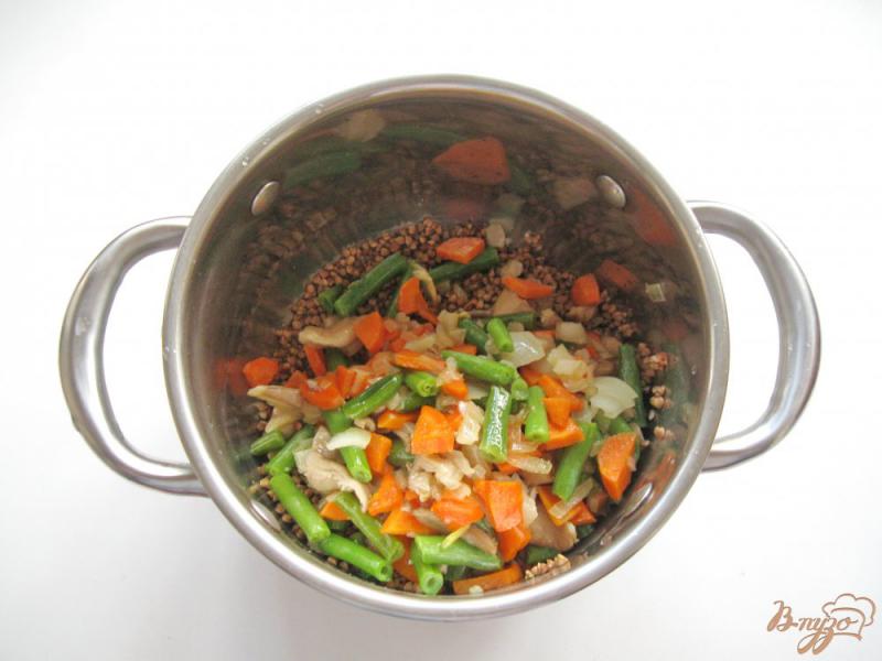 Фото приготовление рецепта: Постная гречневая каша с овощами шаг №6