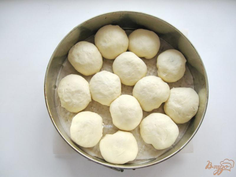 Фото приготовление рецепта: Печеные пирожки с мясом и грибами шаг №8