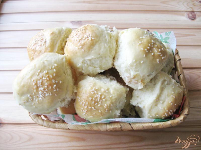 Фото приготовление рецепта: Печеные пирожки с мясом и грибами шаг №11