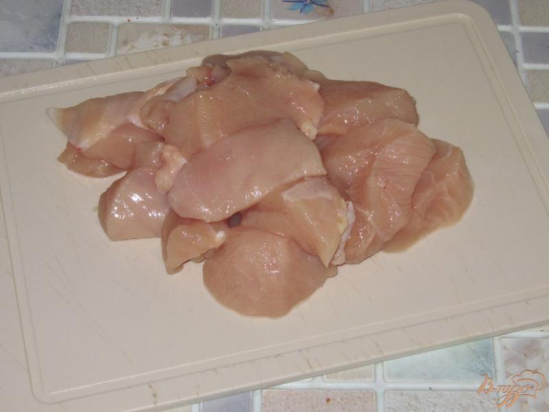 Фото приготовление рецепта: Куриное филе в остром соусе с лапшой шаг №1